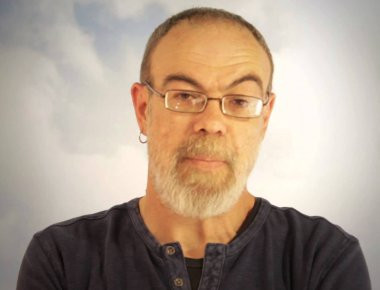 Γ.Κυρίτσης: Με μπλουζάκι... «πειρατή» σε συζήτηση στη Βουλή